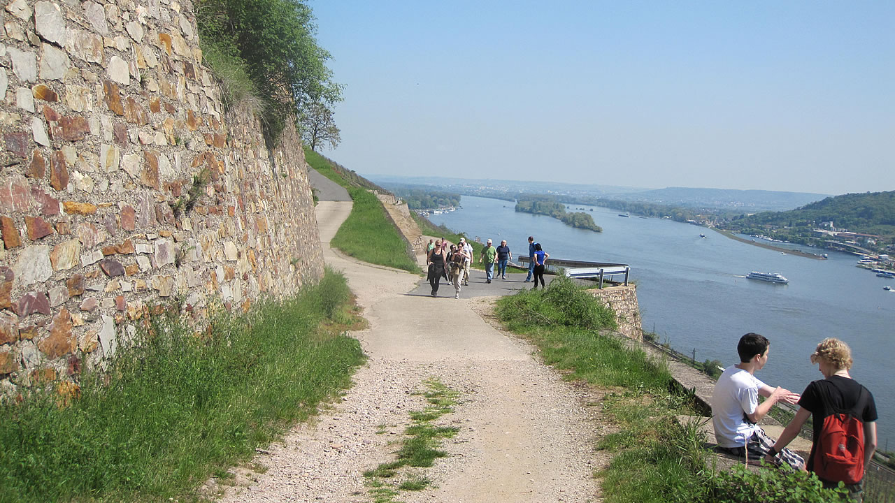 Historienweg mit Blick auf den Rhein