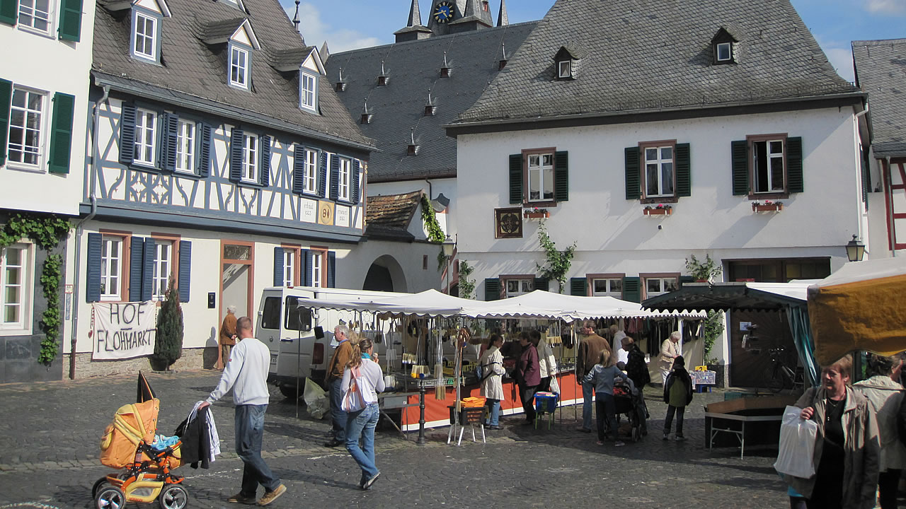 Wochenmarkt am Marktplatz Oestrich