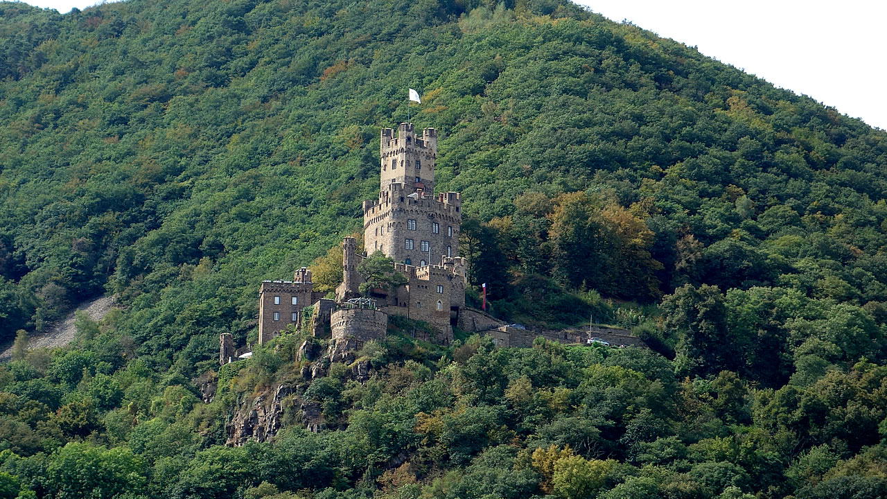 Burg Sooneck gegenüber von Lorch am Rhein