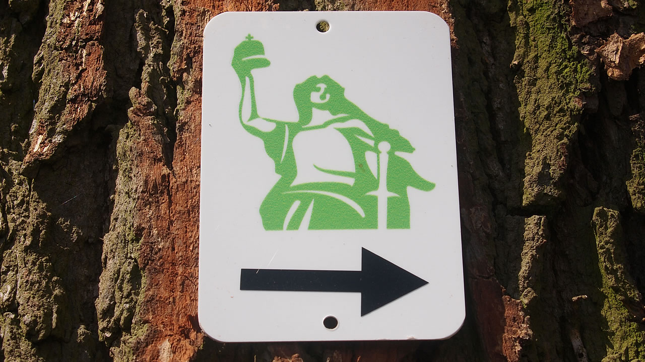 Das Logo der Germaniarunde begleitet Wanderer hinauf zum Niederwalddenkmal