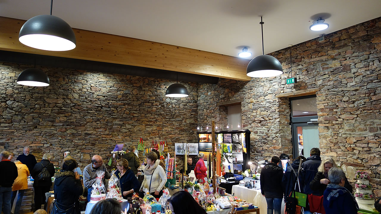 Frühlingsmarkt an und in der Brentanoscheune