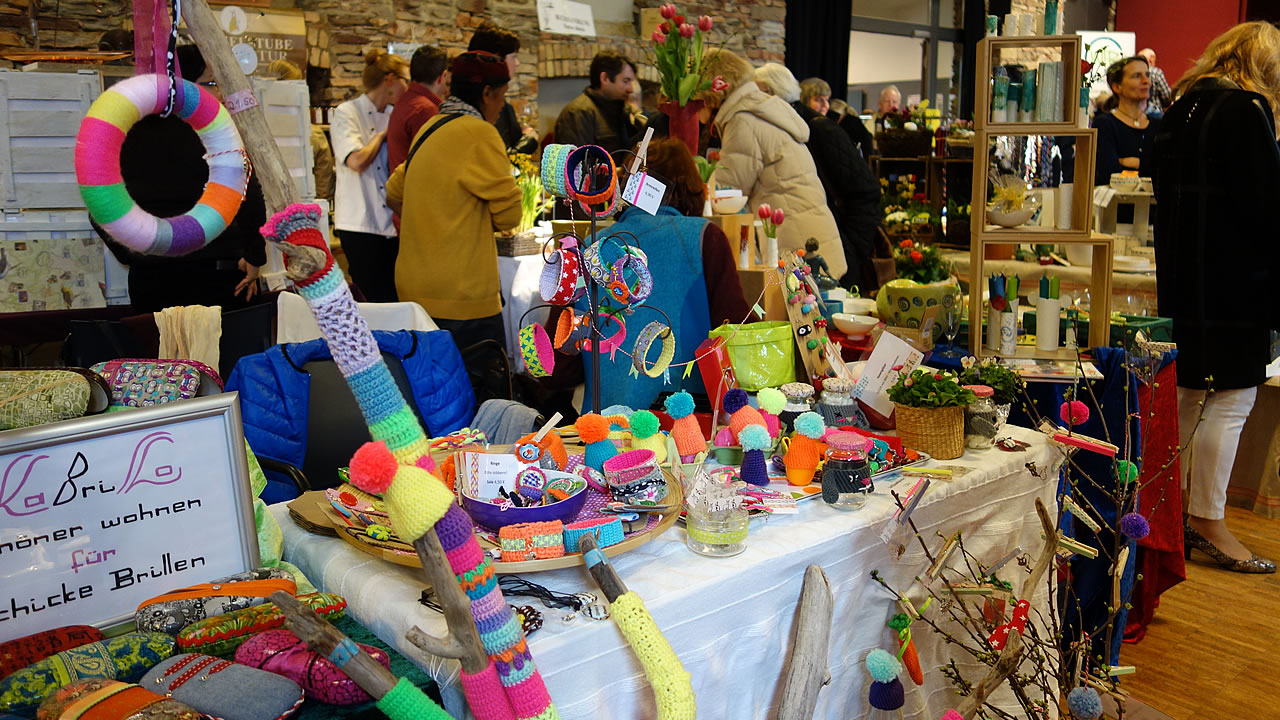 Frühlingsmarkt an und in der Brentanoscheune
