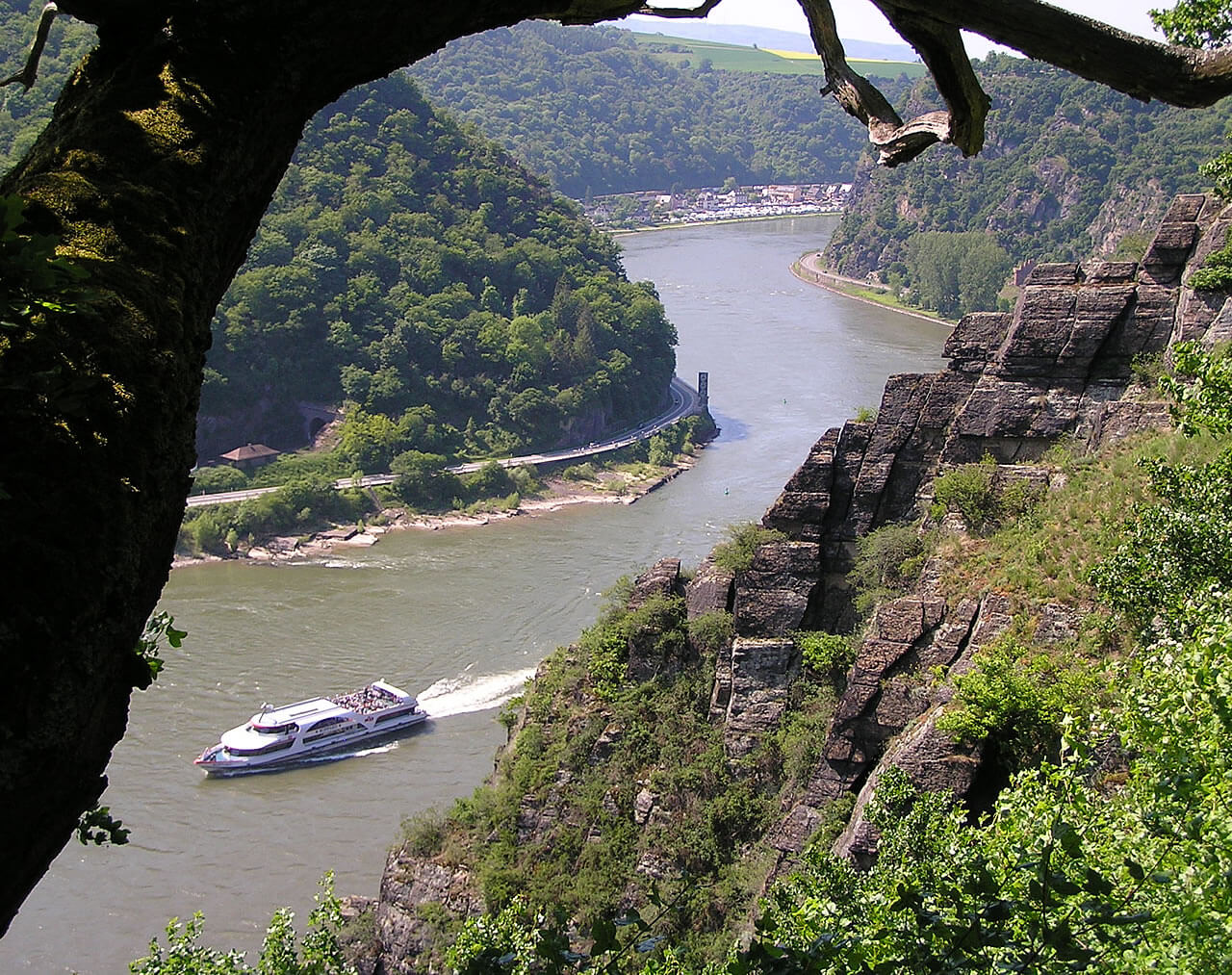 Die Strecke bietet atemberaubende Ausblicke ins Rheintal
