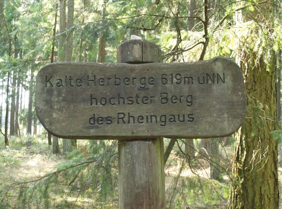 Der höchste Punkt im Rheingau: die Kalte Herberge in der Nähe der Hallgarter Zange