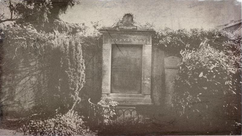 Grabstein auf dem Friedhof in Winkel